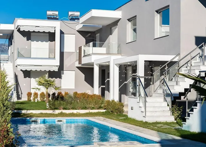Ofrynio Luxury Apartments & Pool