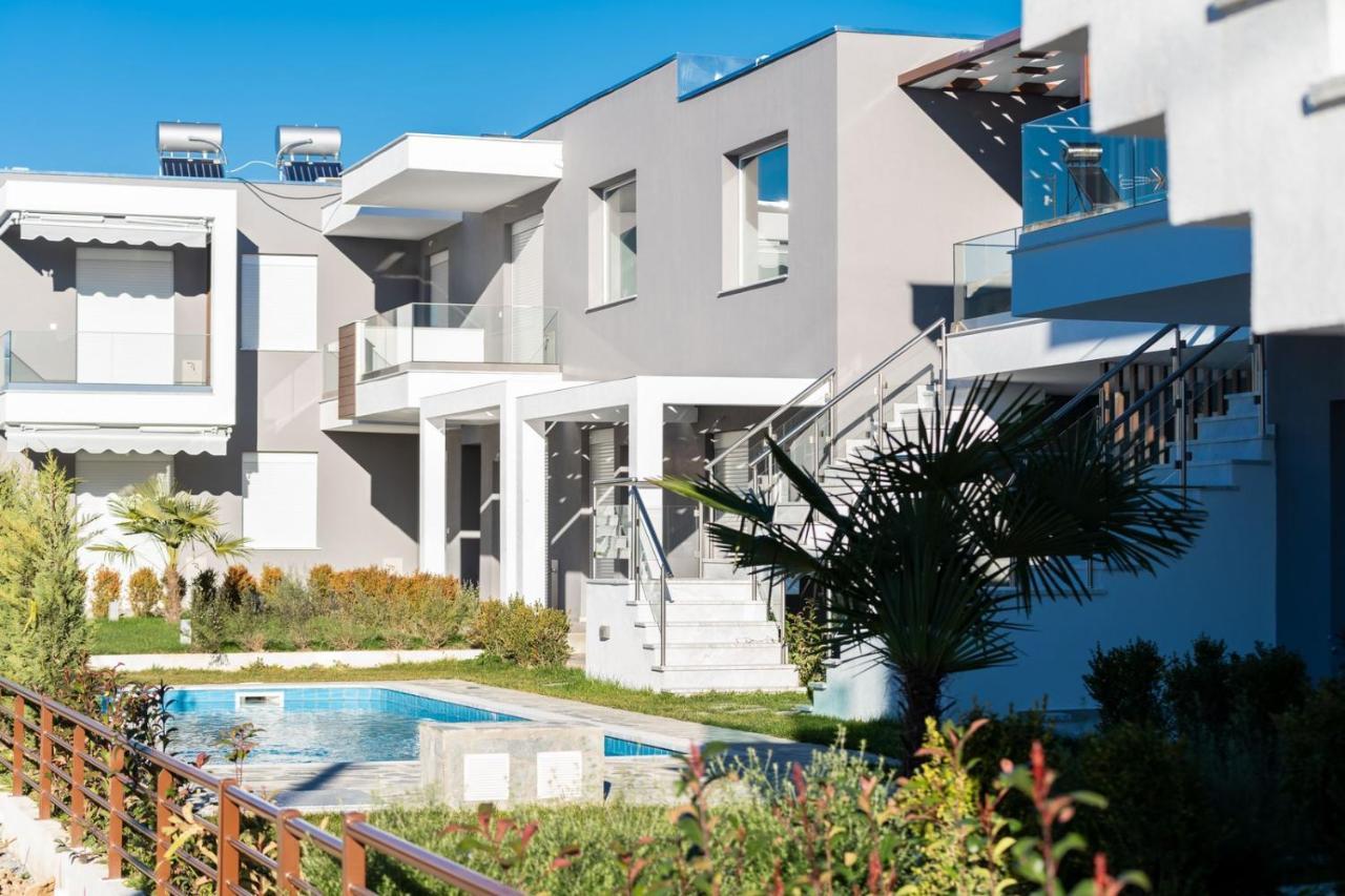 Ofrynio Luxury & Pool Apartment
