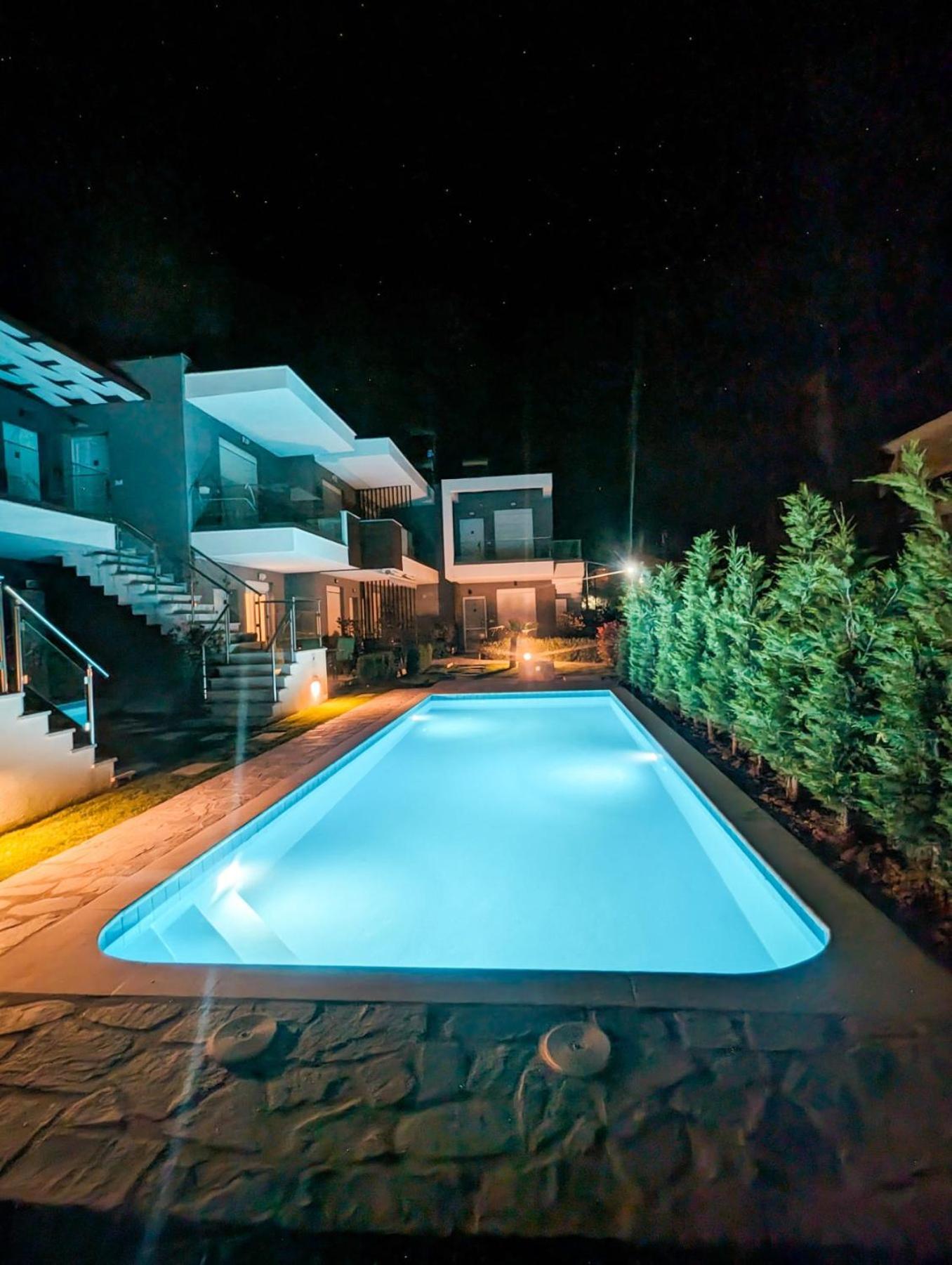 Ofrynio Luxury & Pool Apartment
